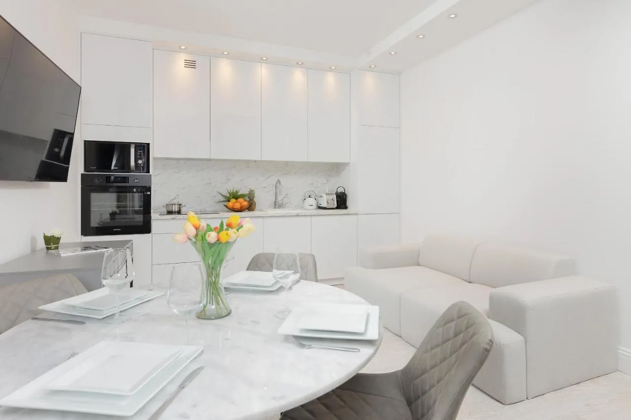 Apartment With Terrace Rezydencja Lazienki Park By Renters Prestige Warsaw