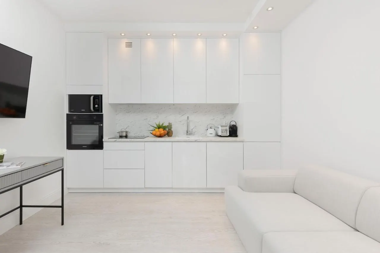 Apartment With Terrace Rezydencja Lazienki Park By Renters Prestige Warsaw 0*,
