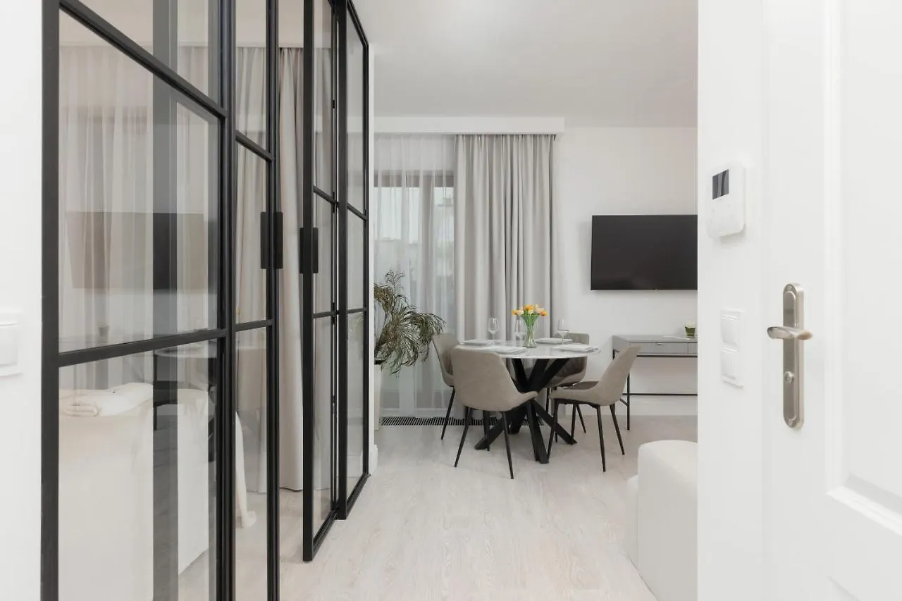 Apartment With Terrace Rezydencja Lazienki Park By Renters Prestige Warsaw 0*,  Poland
